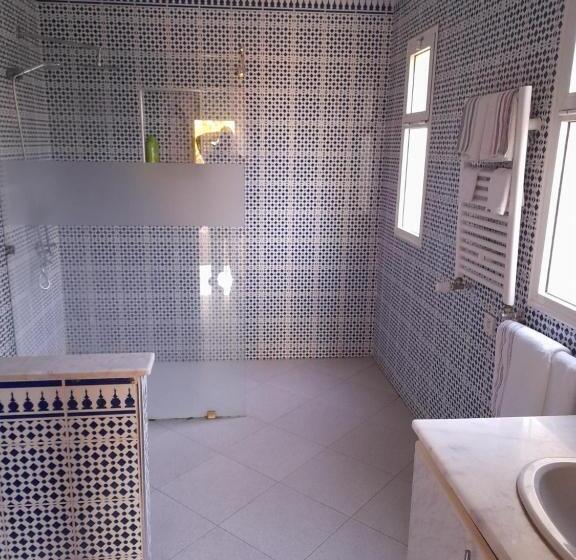 اتاق خانوادگی, Riad Tanjil