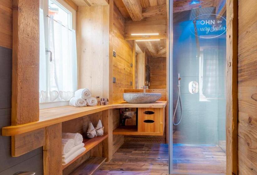 Люкс, John Luxury Suites
