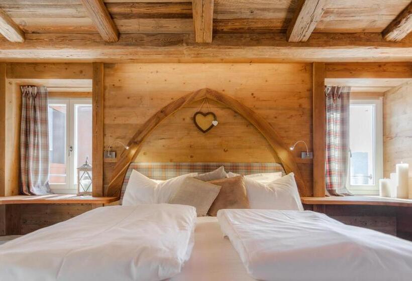 Люкс, John Luxury Suites