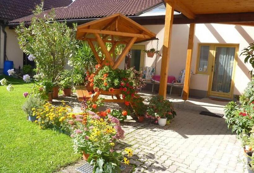 Апартаменты 2 Спальни, Gertis Blumenhof Privatzimmer, Ferienwohnung