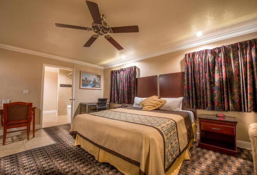 Стандартный Номер Кровать Кинг, Edge Water Inn