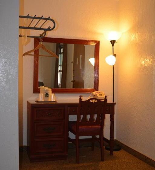 스탠다드 룸 킹사이즈 침대, The Evergreen Motel In Kansas