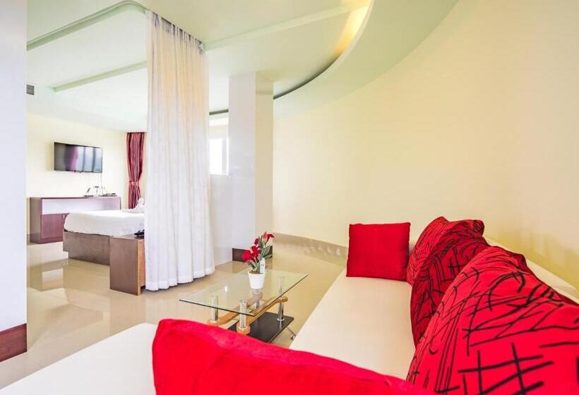 Номер Deluxe Вид на Бассейн, Smile Residence