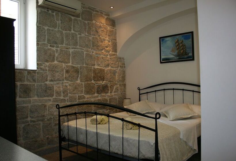 Номер Комфорт, Rooms And Apartments Emily