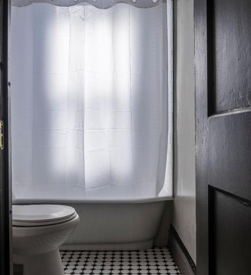 اتاق استاندارد با سرویس بهداشتی مشترک, Gardner Hotel & Hostel