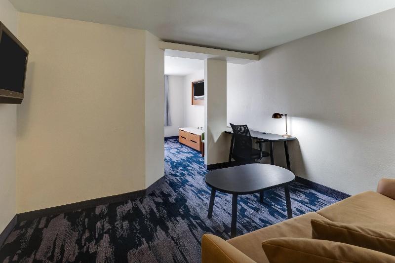 带大床的标准工作室, Fairfield Inn By Marriott Las Colinas