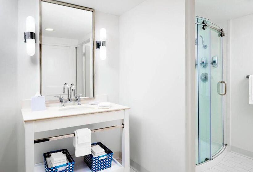 Номер Стандарт Адаптированный для Инвалидов, Four Points By Sheraton Ventura Harbor Resort