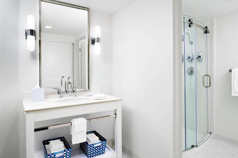 Люкс Кровать Кинг, Four Points By Sheraton Ventura Harbor Resort