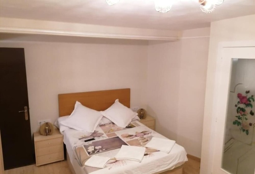Номер Стандарт, Hostel Penedes