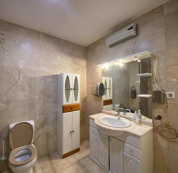 Кровать в Общей Комнате, Hostel Penedes