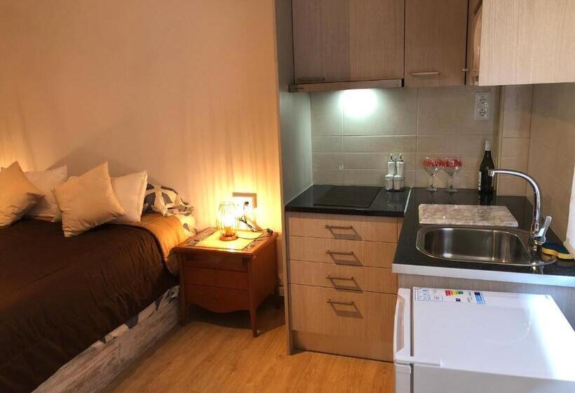 Студия Стандарт, Hostel Penedes