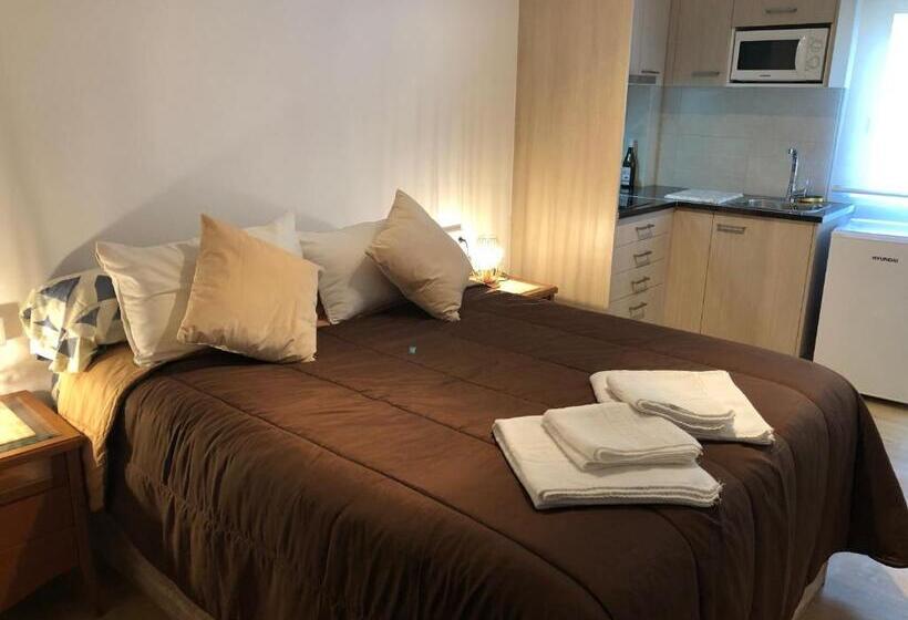استودیوی استاندارد, Hostel Penedes