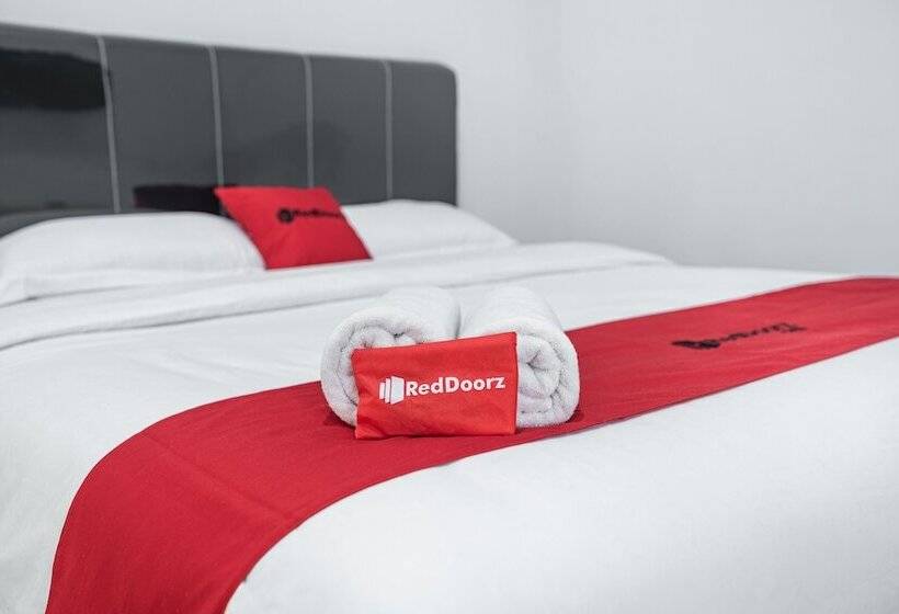 Номер Deluxe, Reddoorz Plus Near Thamrin Plaza Medan