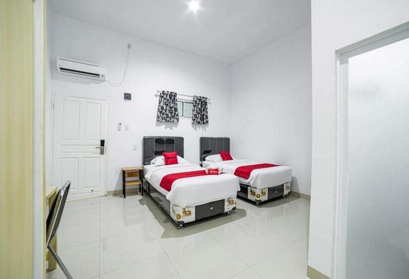 Номер Стандарт, Reddoorz Plus Near Thamrin Plaza Medan