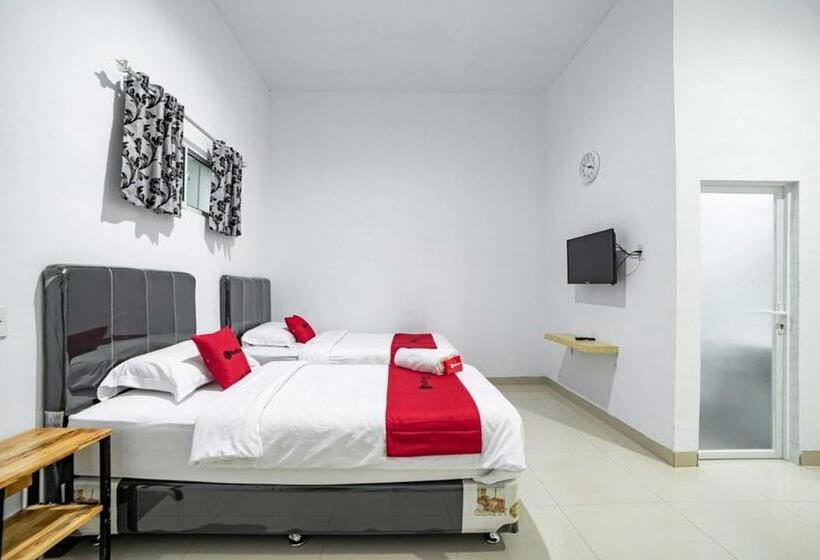 Номер Economy, Reddoorz Plus Near Thamrin Plaza Medan