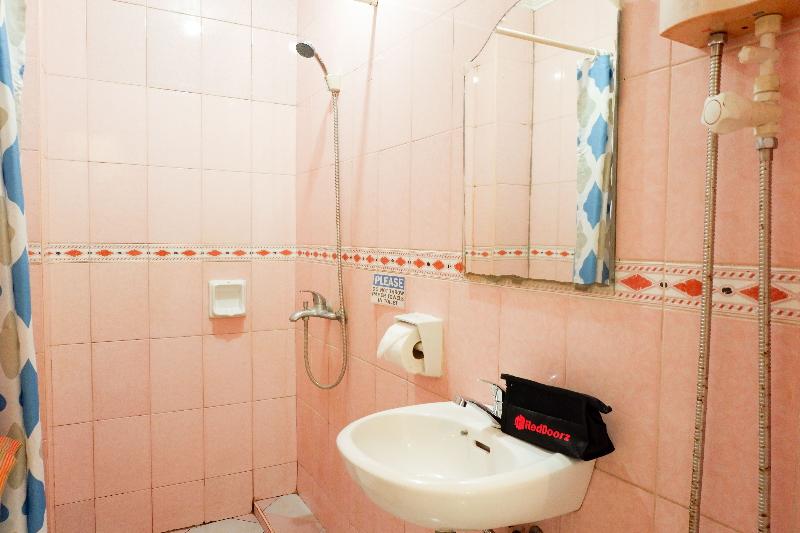 Номер Стандарт, Reddoorz Near Maribago Barangay Hall