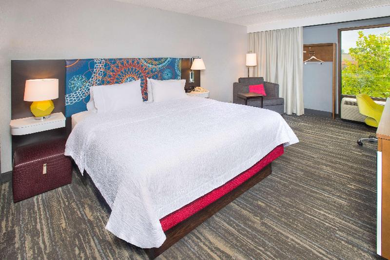 キングサイズベッドのスタンダードルーム, Hampton Inn & Suites Annapolis