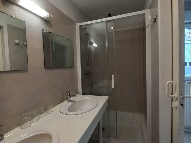 Семейный Номер, Hôtel Labat