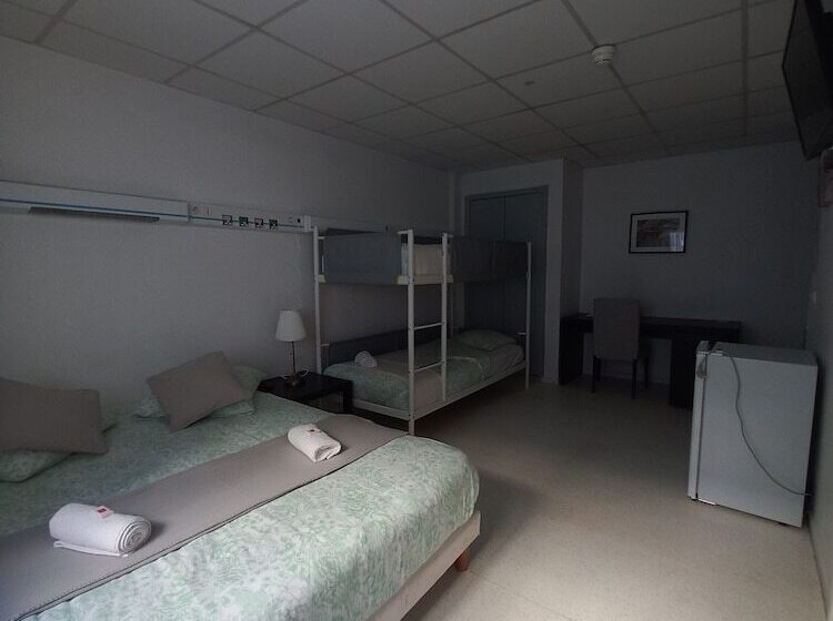 Семейный Номер, Hôtel Labat