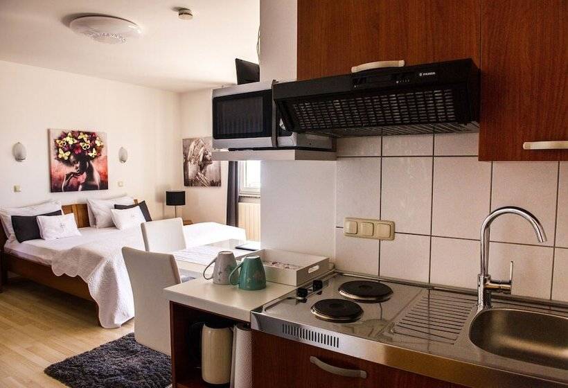 스탠다드 스튜디오, Apartment And Rooms Ana