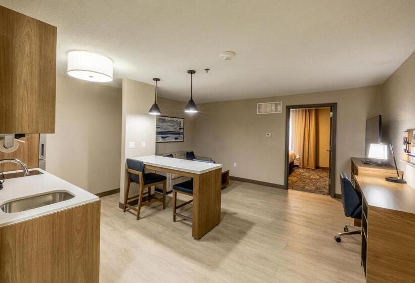 Люкс Кровать Кинг, Candlewood Suites Wichita Northwest, An Ihg