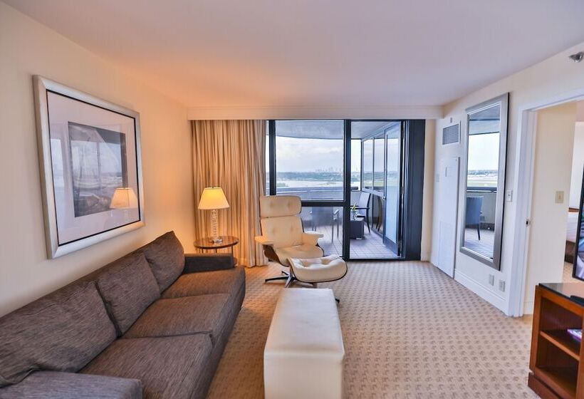 Люкс с Балконом, Hilton Miami Airport Blue Lagoon