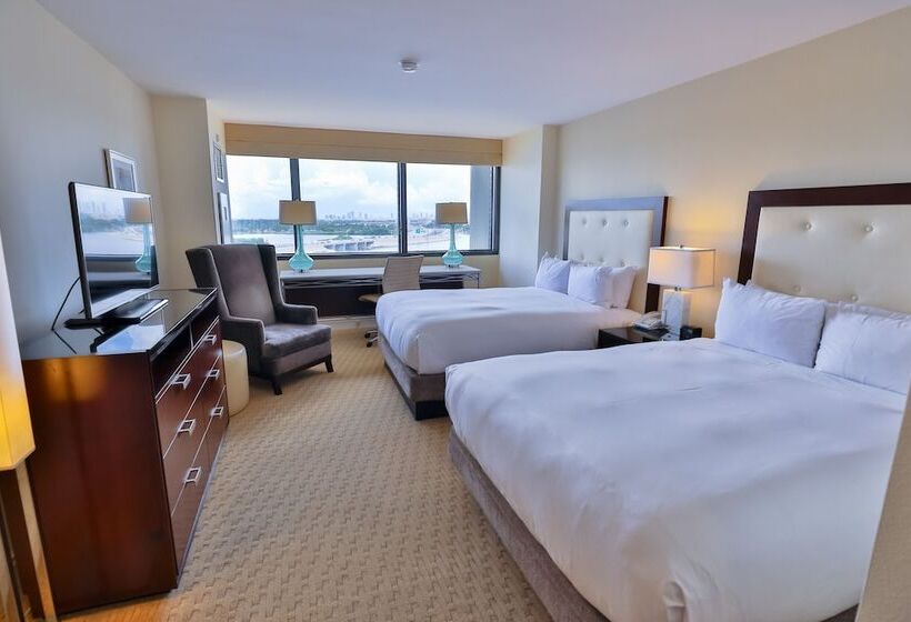 Номер Deluxe Вид на Озеро, Hilton Miami Airport Blue Lagoon