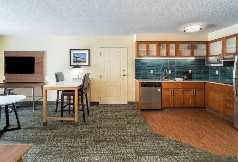 סוויטה, Staybridge Suites Memphis Poplar Ave East, An Ihg