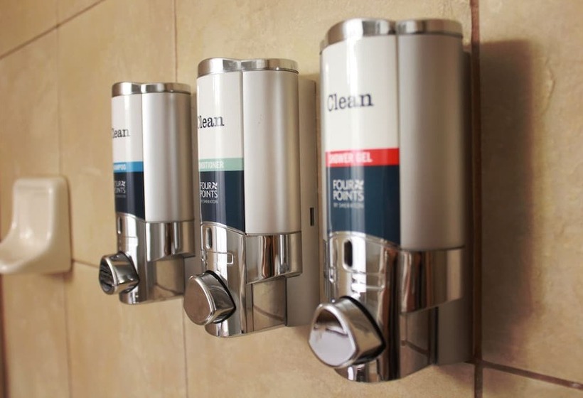 带2个双人床的标准工作室, Four Points By Sheraton Kansas City Airport