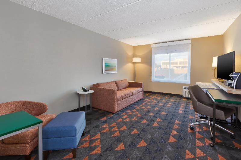 Люкс Кровать Кинг, Holiday Inn Westbury Long Island, An Ihg