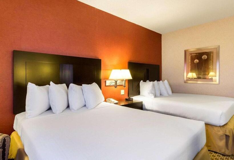 Номер Стандарт, Quality Inn & Suites Oakwood Village   Cleveland South