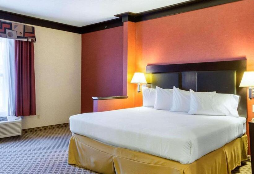 Люкс с гидромассажем, Quality Inn & Suites Oakwood Village   Cleveland South
