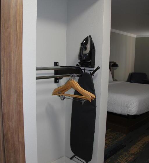 身障者適用キングサイズベッドルーム, La Quinta Inn & Suites By Wyndham Yakima Downtown