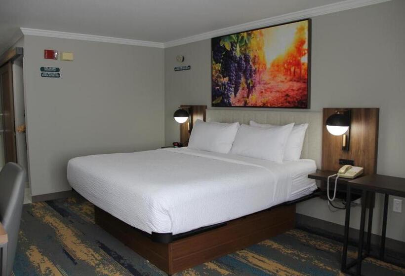 身障者適用キングサイズベッドルーム, La Quinta Inn & Suites By Wyndham Yakima Downtown