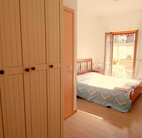 Номер Стандарт с Балконом, B&b Della Contrada Varenna