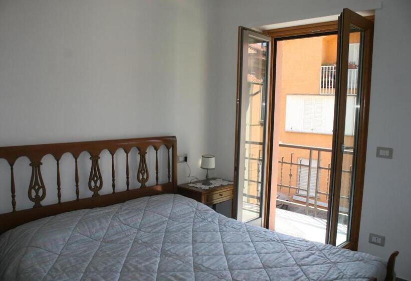 Номер Стандарт с Балконом, B&b Della Contrada Varenna