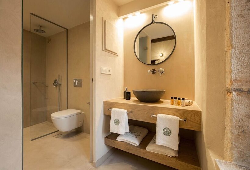 Suite with Terrace, J&g Suites