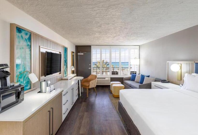 キングサイズベッドのスタンダードルーム, Holiday Inn Resort Panama City Beach, An Ihg