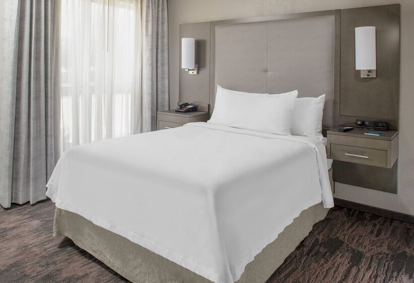 Suite, Addison Suites
