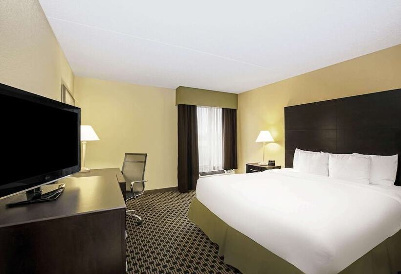 Люкс, La Quinta Inn & Suites By Wyndham Salina