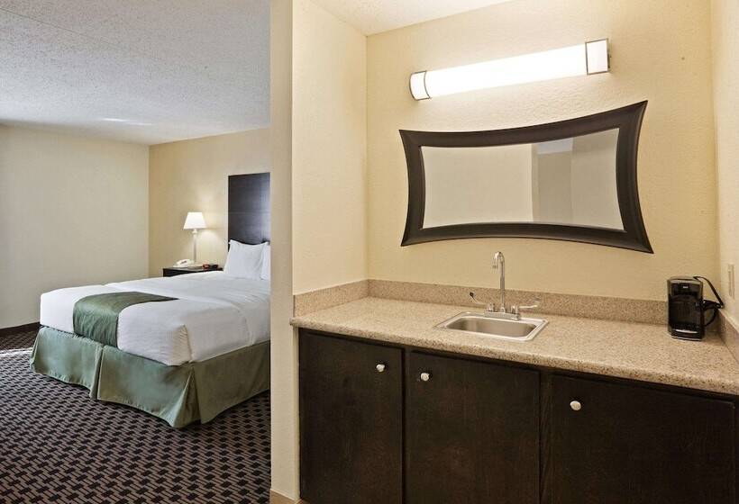 Люкс, La Quinta Inn & Suites By Wyndham Salina