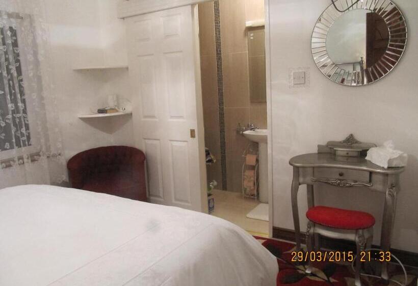 스탠다드 룸 산 전망, The Plough B&b