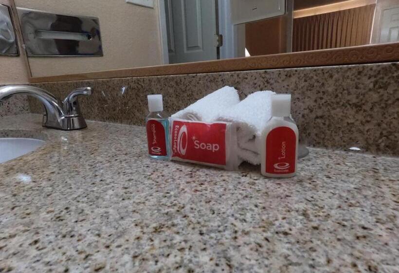 חדר סטנדרט עם מיטת קינג, Econo Lodge Inn & Suites Downtown Northeast Near Fort Sam Houston