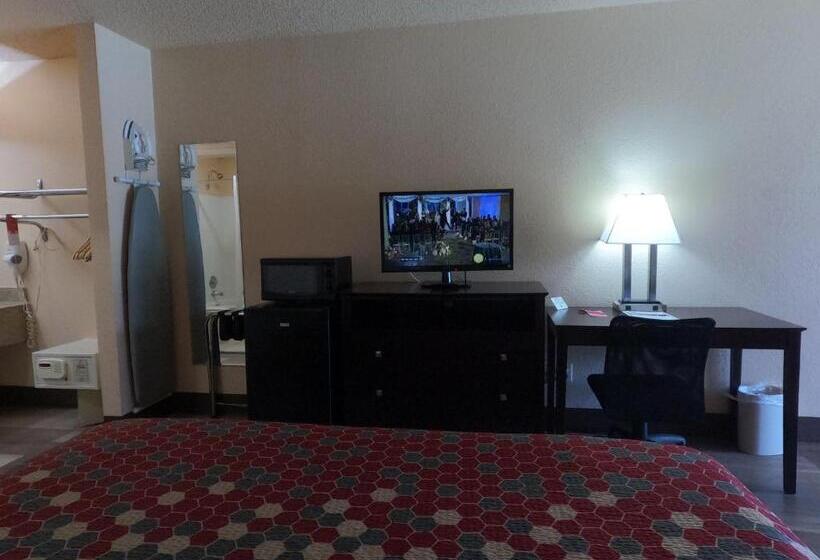 מיטת קינג בסוויטה, Econo Lodge Inn & Suites Downtown Northeast Near Fort Sam Houston