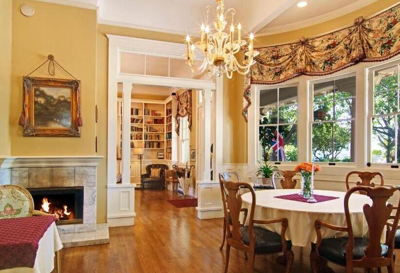 Номер Премиум, Inn At Depot Hill