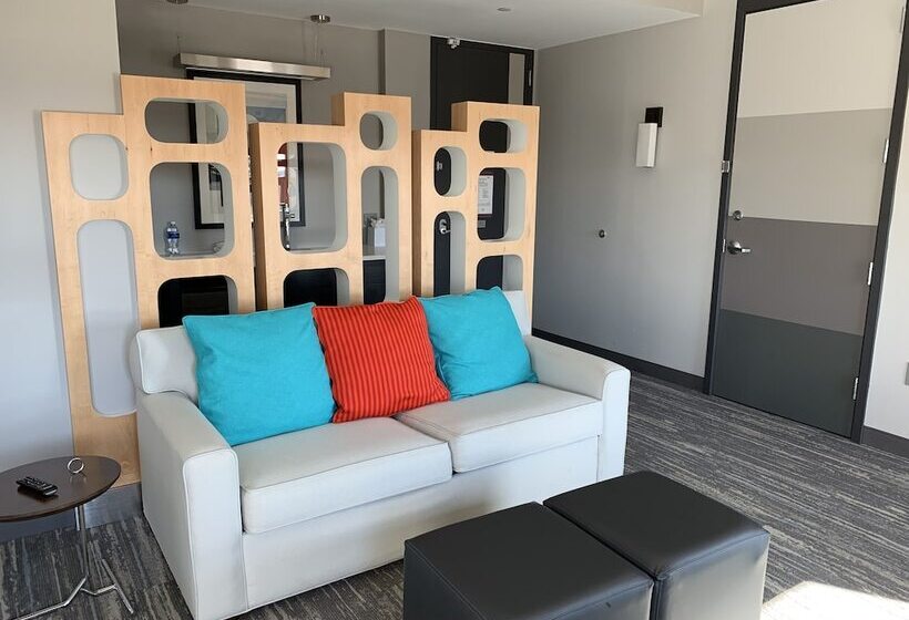 Люкс, Aloft Columbus Westerville