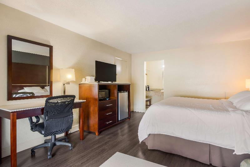Номер Стандарт, Surestay Hotel By Best Western Sarasota Lido Beach