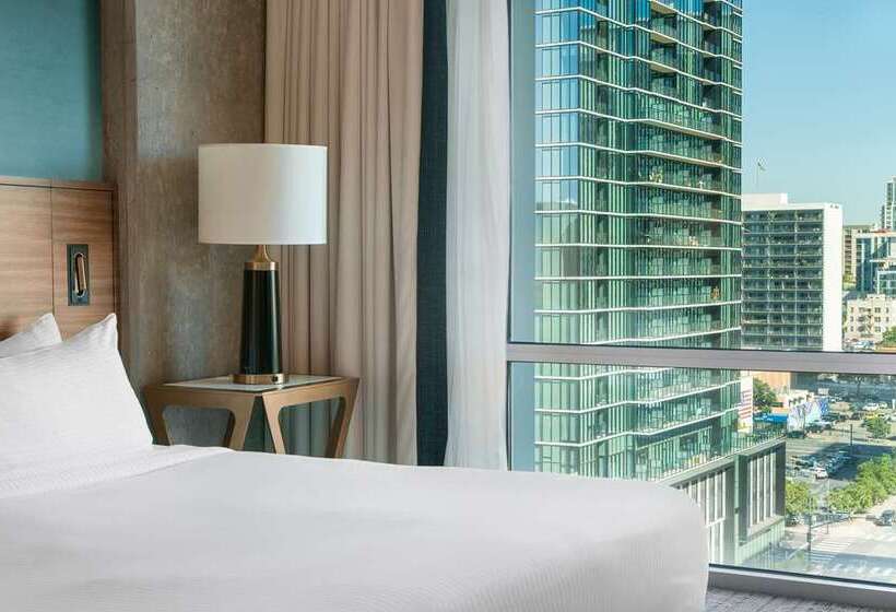 장애인을 위한 킹사이즈 침대 스탠다드 룸, The Inverness Denver, a Hilton Golf & Spa Resort