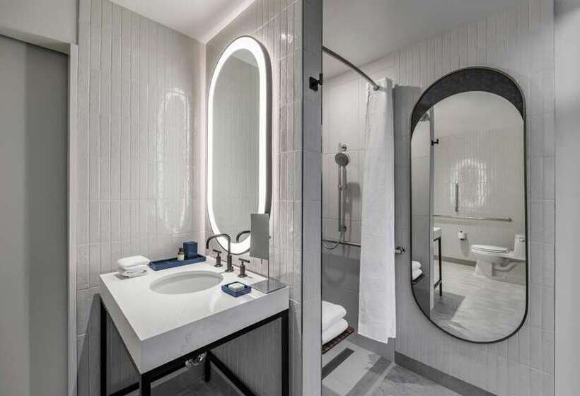 스탠다드 스튜디오 킹침대, The Inverness Denver, a Hilton Golf & Spa Resort