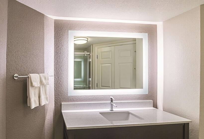 Полулюкс, La Quinta By Wyndham Fort Worth North